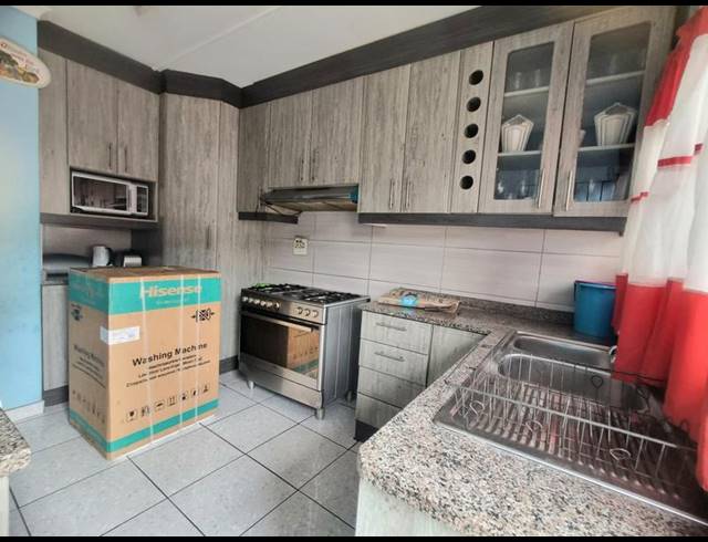 4 BEDROOM HOUSE FOR SALE IN ISIPINGO HILLS